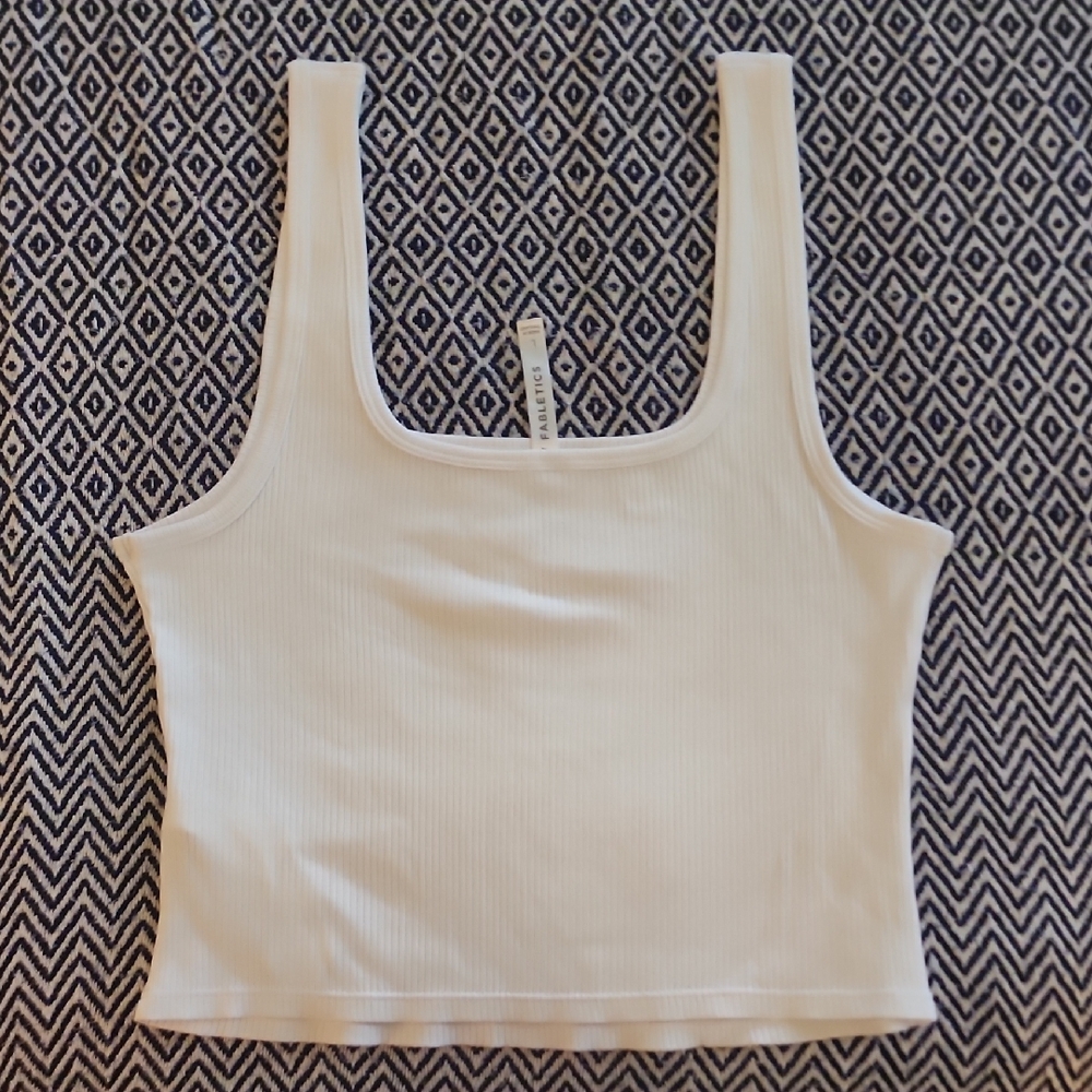 Fabletics Cream Sleeveless Crop Tank Top